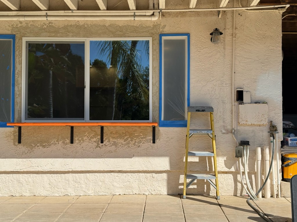 Peeling stucco on the casita before paint