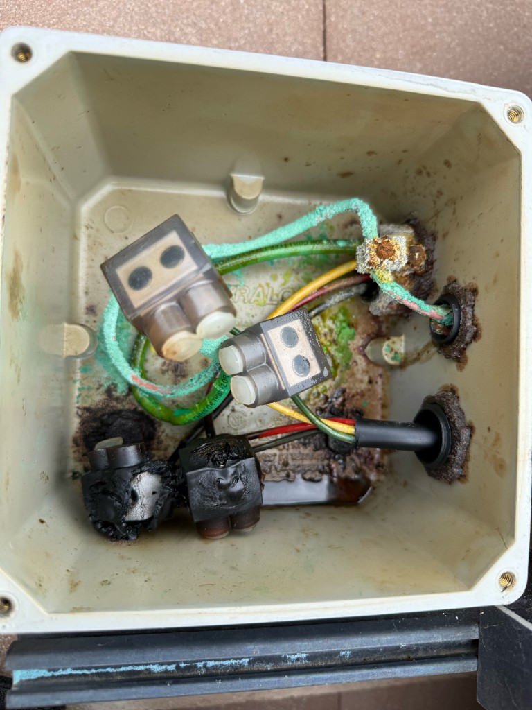 Solar junction box